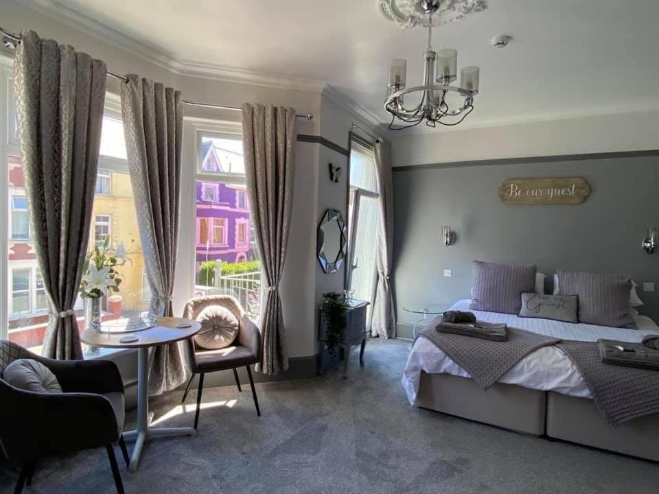 Butterfly Guest House Porthcawl Ngoại thất bức ảnh